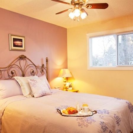 Wild Rose Bed & Breakfast サスカトゥーン 部屋 写真