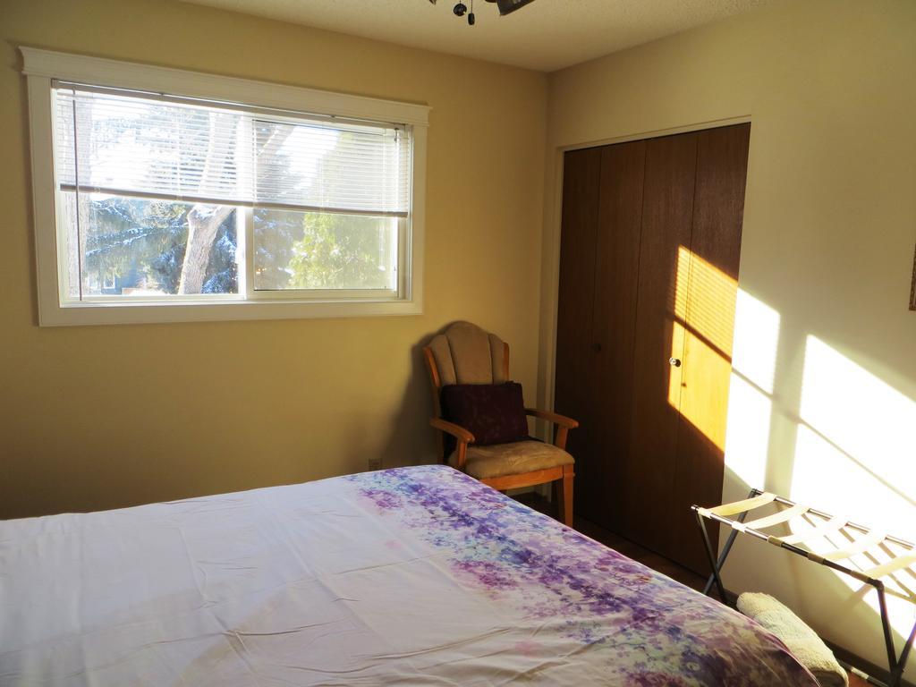 Wild Rose Bed & Breakfast サスカトゥーン エクステリア 写真