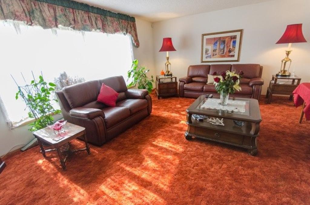 Wild Rose Bed & Breakfast サスカトゥーン エクステリア 写真