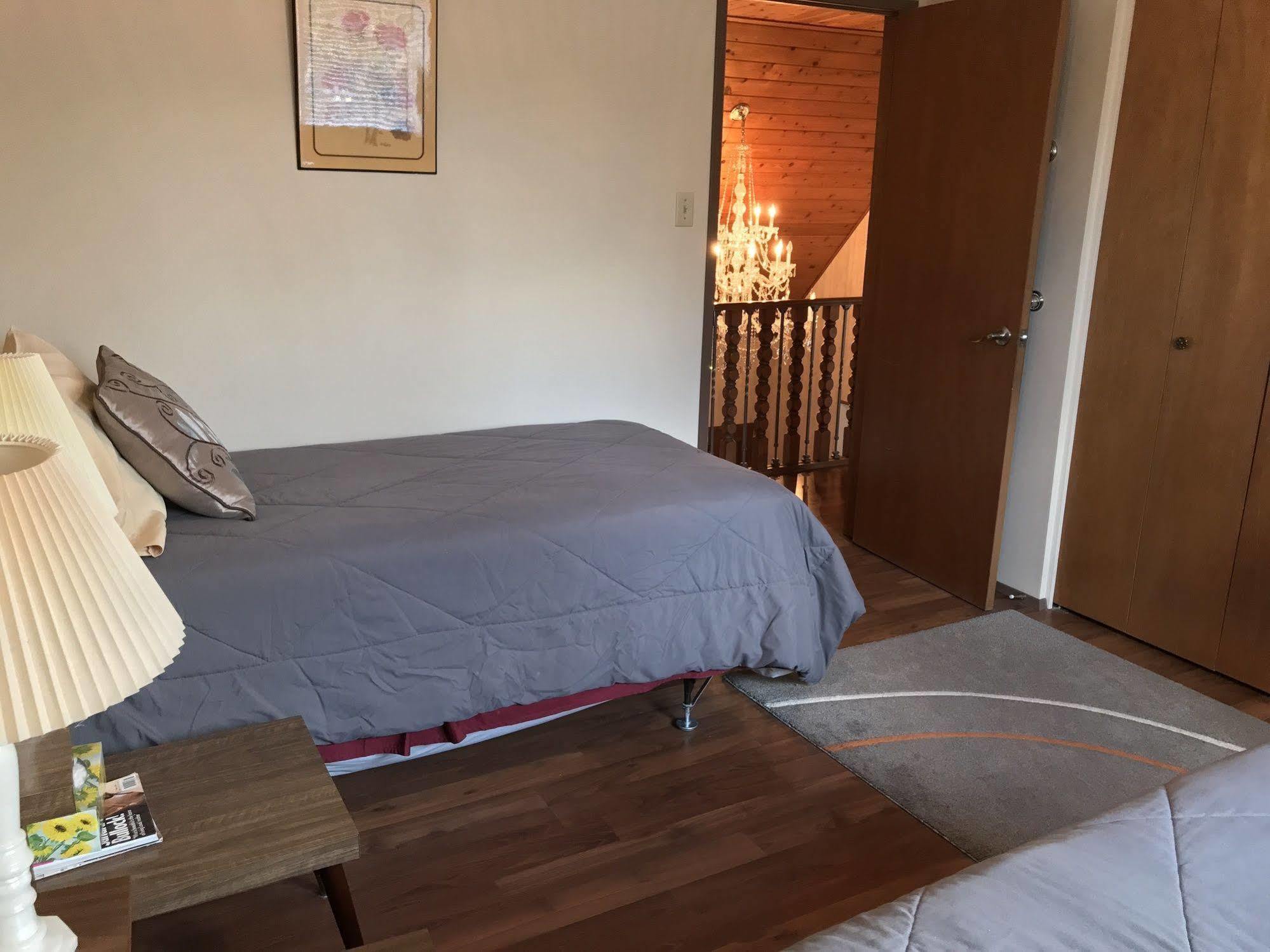Wild Rose Bed & Breakfast サスカトゥーン エクステリア 写真